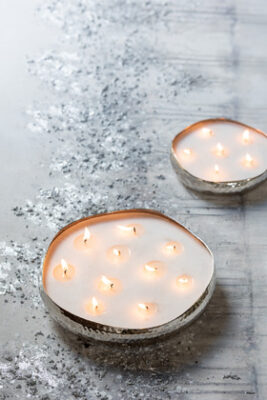 Candela Profumata Livia Metallo Argento Medium - immagine 3