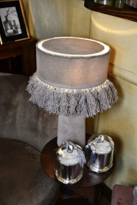Lampada Da Tavolo Eve Rotonda Velluto Cotone Beige - Jolipa - immagine 4