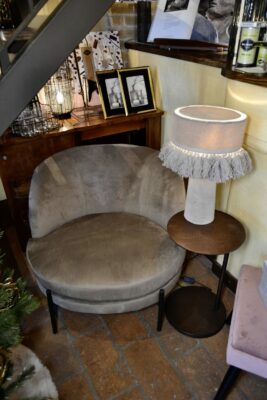 Lampada Da Tavolo Eve Rotonda Velluto Cotone Beige - Jolipa - immagine 3